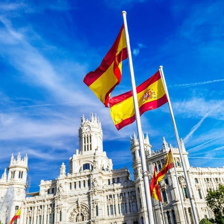 דגל ספרד בעיר הבירה מדריד