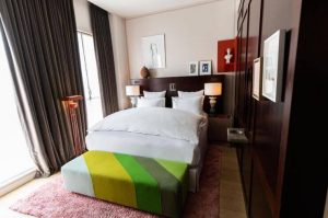 חדר שינה מלון סינר פריז צרפת