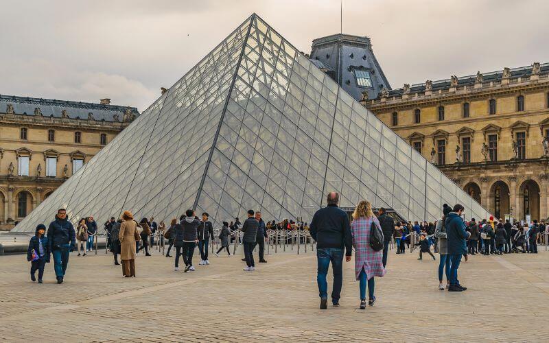 מוזיאון הלובר פריז צרפת